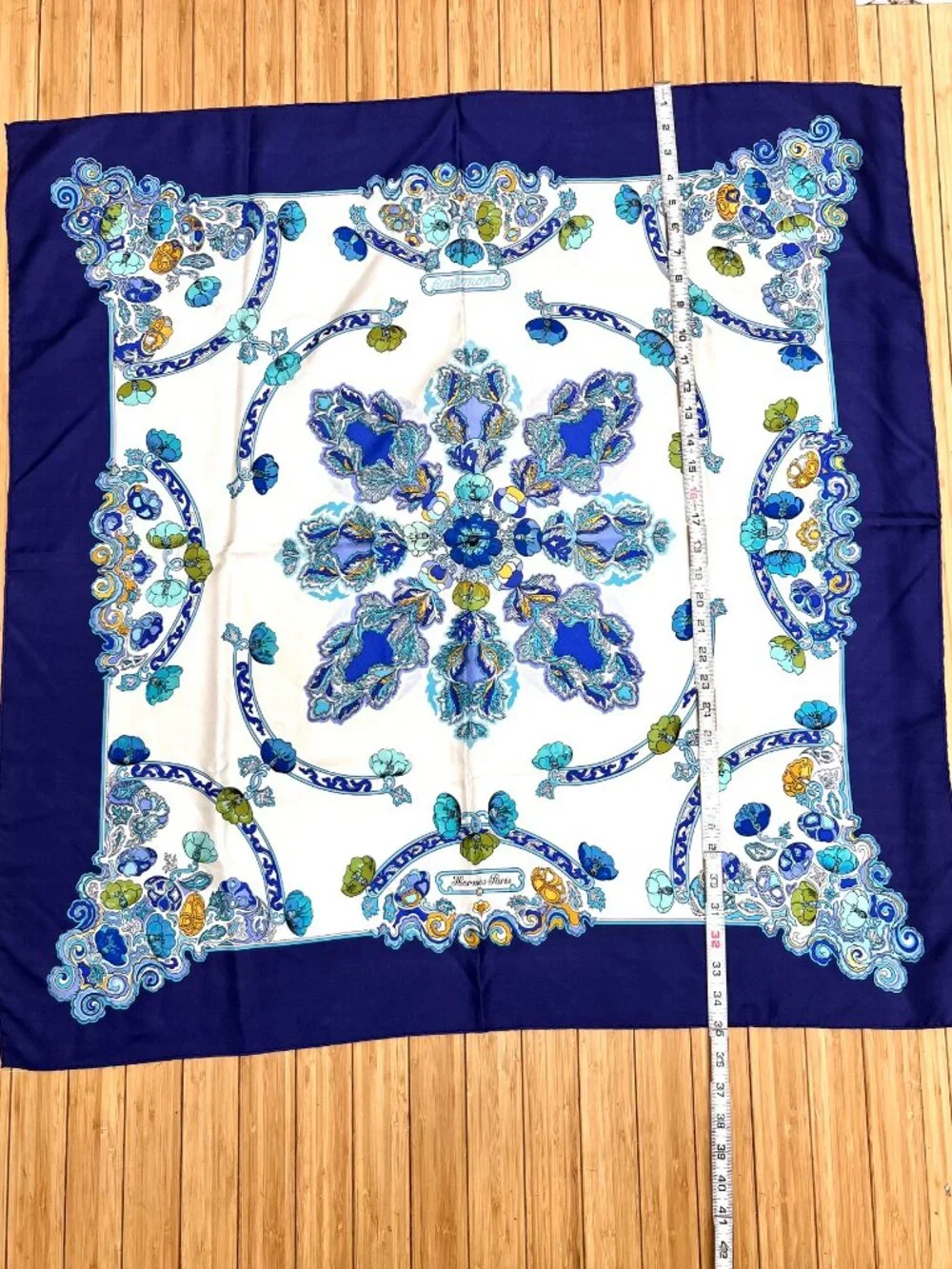 Anémones Hermes Paris  Silk  Scarf  34" Ivery Blue Purple Floral Pattern  (26) - Picture 16 of 16
